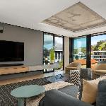 Luxury De Waterkant Stay with Private Hot Tub