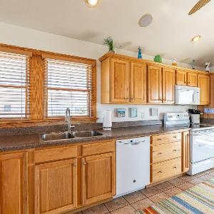 Salty Dog - NH MP 11.5 Oceanfront Ocean View Elevator Pool Hot Tub Pool Table Pets OK Flex Stays