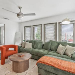 Chic 2BR King Bed Balcony Krog Market Steps to Beltline