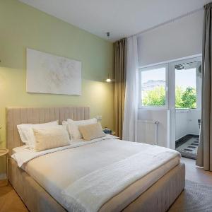 Sunny & Peaceful 3BR with Balcony Near National Theater & Cismigiu Park