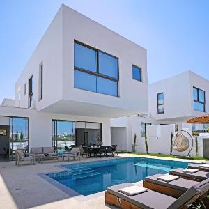 Princess Anne Luxury Villa - Large Pool