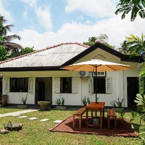 Rosewood Cozy 3-Bedroom Villa & gardennear surf point