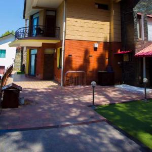 Classic Pine View Villa Kasauli