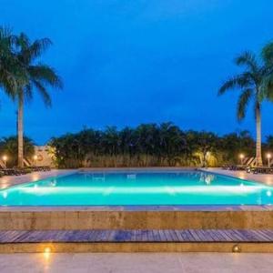 Luxurious 3-Bedroom Apartment with Shared Pool in Bolvar