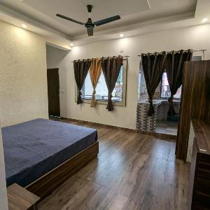 MOONSHIVA STAY and CAFE