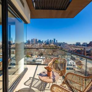 Richmond Penthouse Modern Apt with City Views