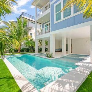 Beach View Paradise - New Anna Maria Island Home
