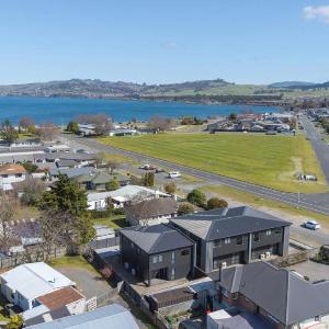 Lake Haven apartment 1 - fabulous location near lake and town