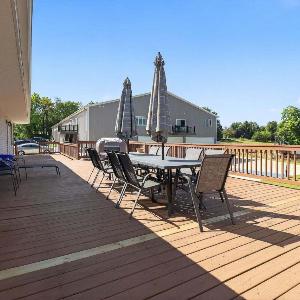 Grass Lake Retreat with Game Room & Fire Pit