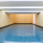 Sirene 1-BR Apt Pool & Gym in Gemmayze Beirut 