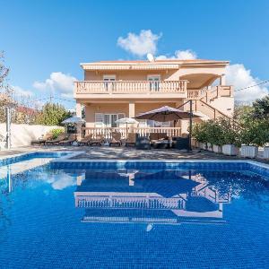 Holiday Home Lolita with pool
