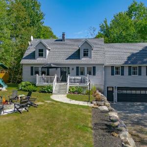 4BR Retreat 16mi to Acadia Firepit and Game Room