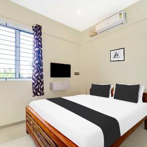 Townhouse Oak Sreekanteswaram Temple