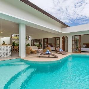 Villa Crusoe Stylish 3BR Oasis in Berawa