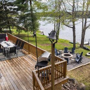 Lake Front ~ Firepit ~ Kayaks ~ SUPs ~ Yard Games