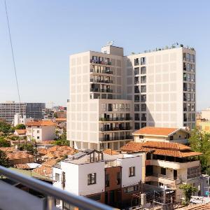 Emma Apartments Central 2BR 2 Bath & Balcony