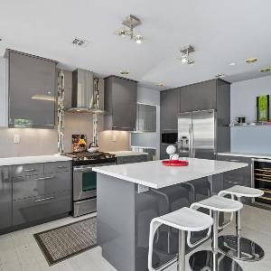 Modern Upper Level Duplex DT Vancouver
