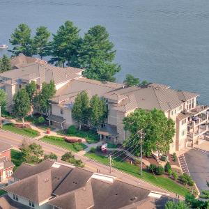 Family-Friendly Lakefront Condo in WI Dells