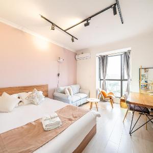 QingDai - Muted-Tone Urban Studio with City Outlook & Cozy Nook