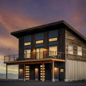 Basecamp Stays: Teton Views Huge Deck Stargazing