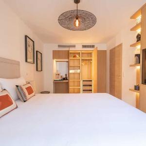 AC Apartment with 1 Bedroom for 4 Guests - Place des lices of Saint-Tropez