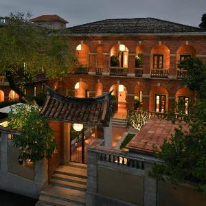 Lee Manor Hotel