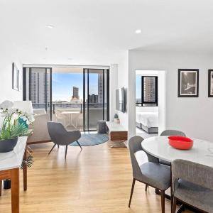 A Spacious and Modern 2 Bedroom Apartment in Paradise