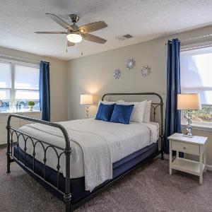 941 Pine Manor