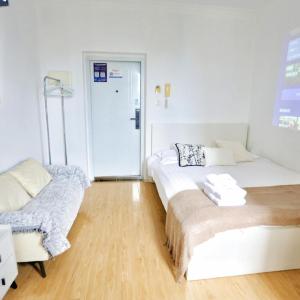 QingKong - Urban Studio with Private Projector Nook