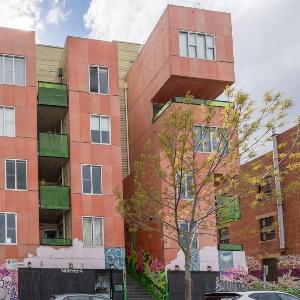 Garnet Gallery - An Artful Stay near Dining & Museum