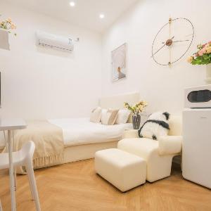 QingYan - Gentle Contemporary Studio with Lounge Corner