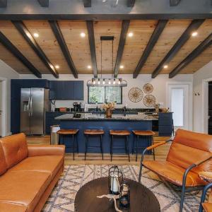 NEW Unique Stay w King Beds and Private Hot Tub