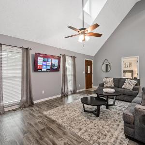 1356 Velvet Creek Glen Marietta
