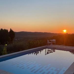 Villa Oliva - Two Bedroom Villa with Terrace and Swimming pool
