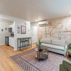 Designer Living Pet-Friendly UNR 2BR 1BA