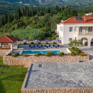 Cypress Paradise by Villas Guide