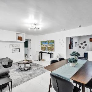 Charming 3 bedroom getaway house in Hollywood