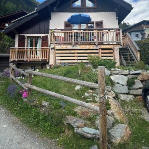 Le Refuge des Pecles chalet avec vue Mont-Blanc