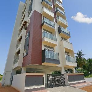 TrueLife Summit Suites - 2BHK Luxurious AC Studio Apartments - Modular Kitchen RO water system Microwave - Super fast WiFi 55 Smart TV 250 Airtel Channels - Prime Location - Nearby PS4 A2B pure veg restaurants - Parking-Top service with lots of love