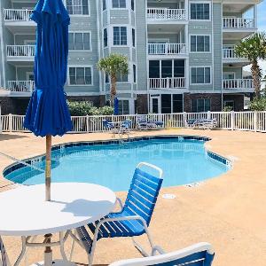 Radiant and bright condo in the center of MB