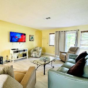 Awesome 1st floor 2BR apartment at Bay Tree