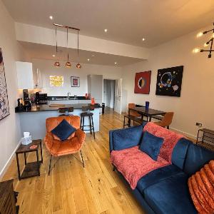 Equinox House - Modern 2 Bedroom 6 Guest Townhouse - Jewellery Quarter Birmingham City Centre