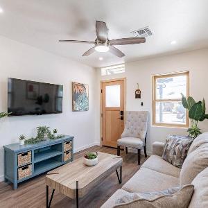 Downtown Bungalow -Duplex - EV Charger