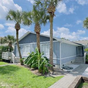 Bright & cozy 2BR 2BA beach retreat A
