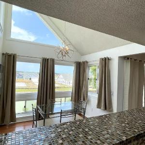LR1 Bay Tree 1 bedroom condo with pool