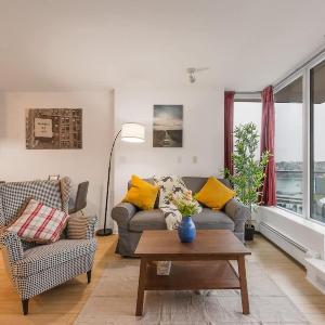 Stylish Vancouver Condo with City Views