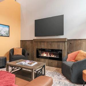 Vibrant Home with Hot Tub AC & 2 Car Garage