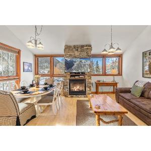 Perfect Base Lift 7 Ski HotTub Access 3 Bd 3 Ba Sleeps 8