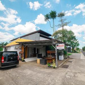 Halona Taraman Guest House by Yurooms