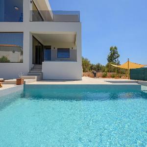 Villa in Sternes with Pool  Mountain Views